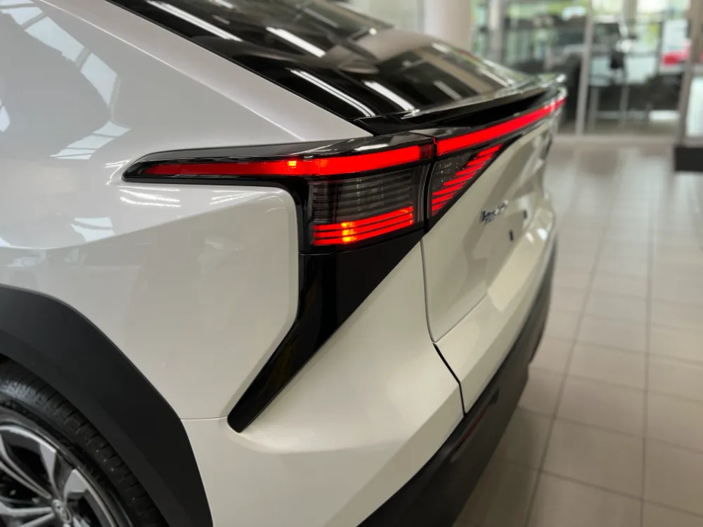 2023 toyota bz4x le fwd white 7